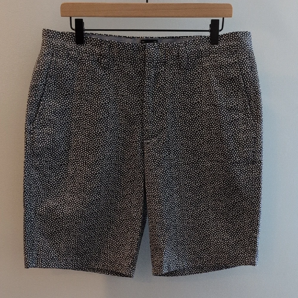 J. Crew Men's 33 x 10.5 Flat Front Novelty Print Club Shorts Style #E6137